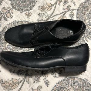 Dress shoes